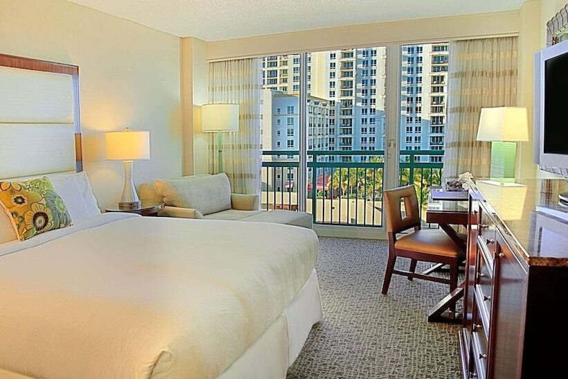 Номер Стандарт Кровать Кинг Адаптированный для Инвалидов, The Singer Oceanfront Resort, Curio Collection By Hilton