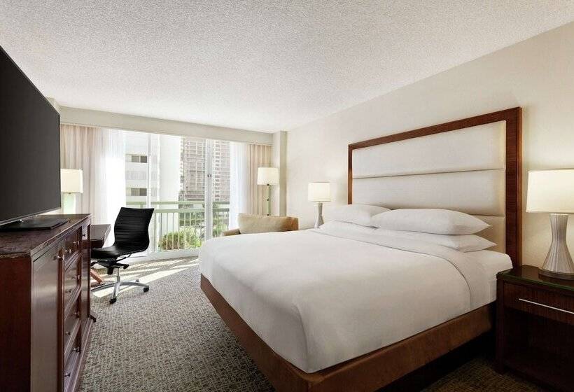 Номер Стандарт Кровать Кинг Адаптированный для Инвалидов, The Singer Oceanfront Resort, Curio Collection By Hilton