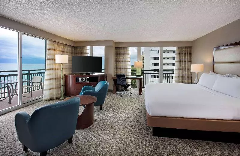 キングサイズベッドのジュニアスイート, The Singer Oceanfront Resort, Curio Collection By Hilton