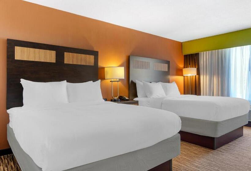 اتاق استاندارد, Comfort Inn & Suites Danbury Bethel