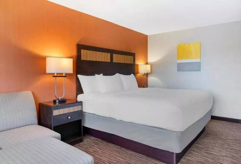 キングサイズベッドのスタンダードルーム, Comfort Inn & Suites Danbury Bethel