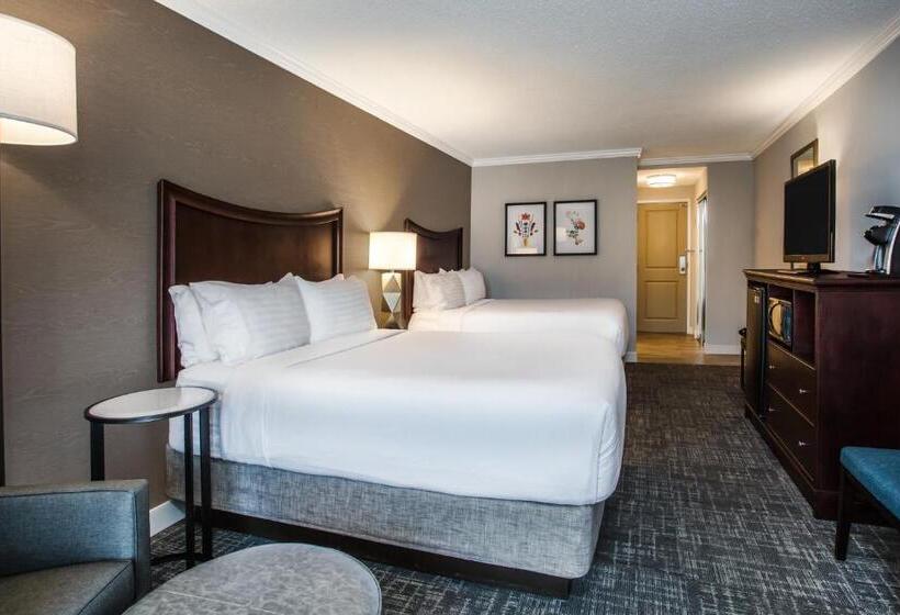 Номер Стандарт Вид на Бассейн, Holiday Inn Resort Lake George, An Ihg