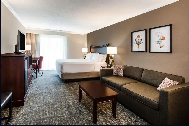 キングサイズベッドのスタンダードルーム, Holiday Inn Resort Lake George, An Ihg