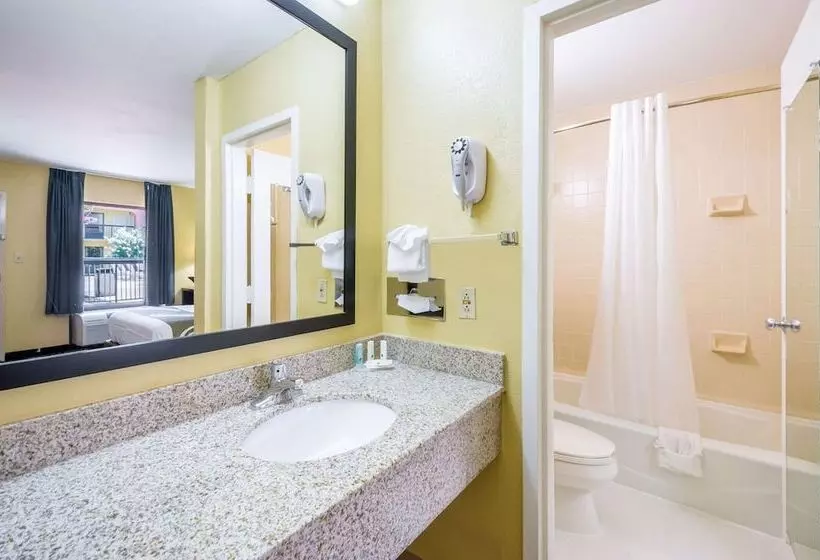 2ダブルベッドのスタンダードルーム, Quality Inn Fredericksburg, Central Park Area