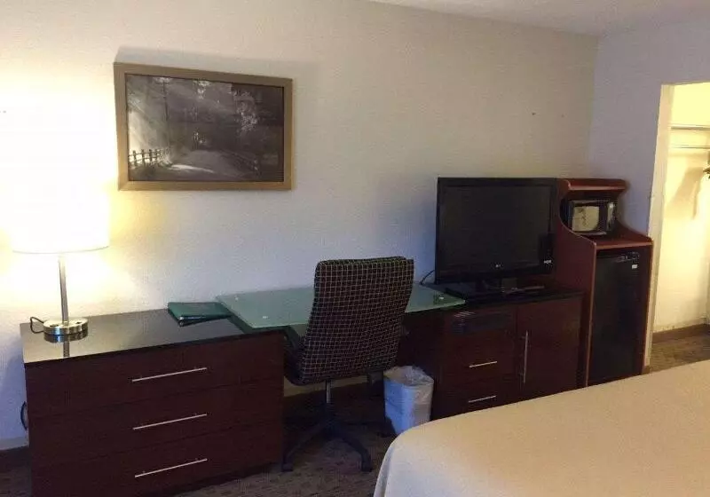 キングサイズベッドのスタンダードルーム, Quality Inn Morganton Southeast