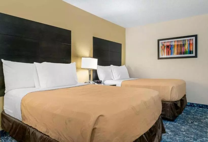 ２ダブルベッドのスタンダードルーム, Quality Inn & Suites Banquet Center
