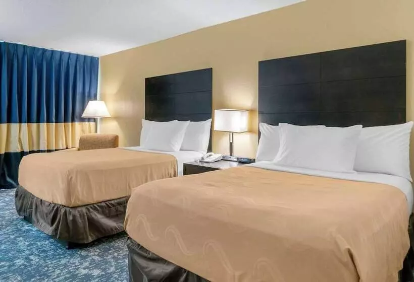 ２ダブルベッドのスタンダードルーム, Quality Inn & Suites Banquet Center