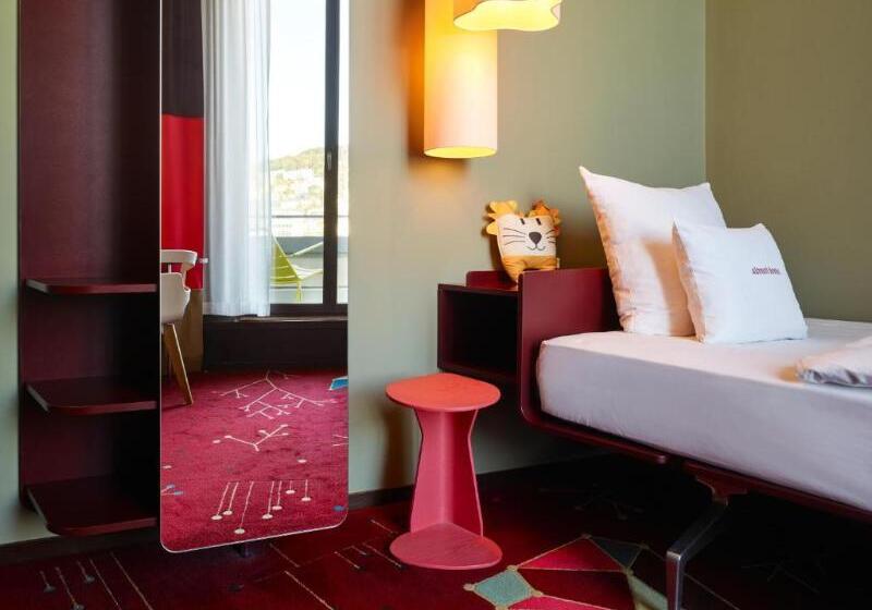 장애인을 위한 스탠다드 룸, Quality Inn University