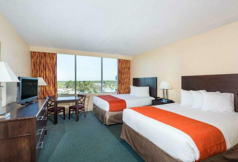 장애인용 디럭스룸, Ramada By Wyndham Kissimmee Gateway   Free Theme Park Shuttle