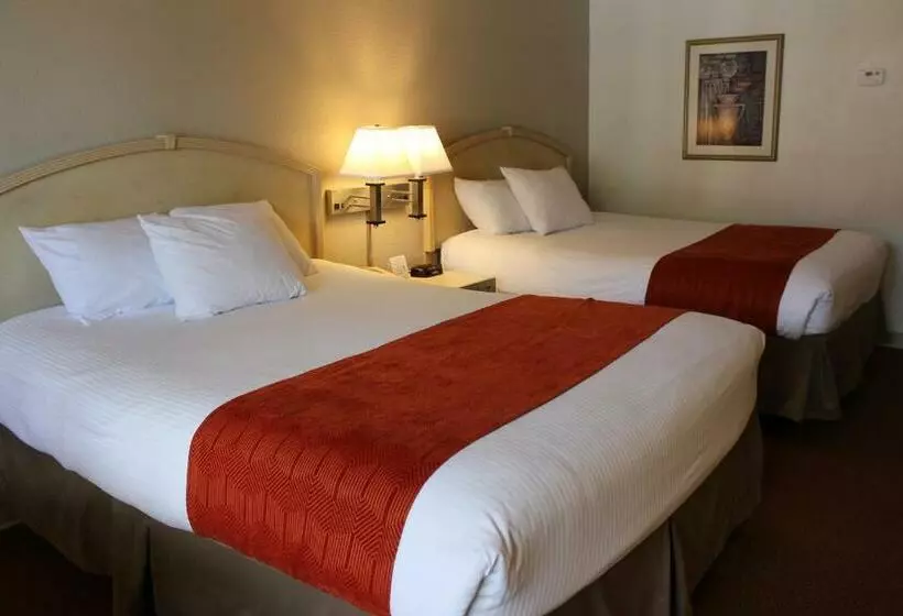 اتاق استاندارد با چشم‌انداز استخر, Ramada By Wyndham Kissimmee Gateway   Free Theme Park Shuttle