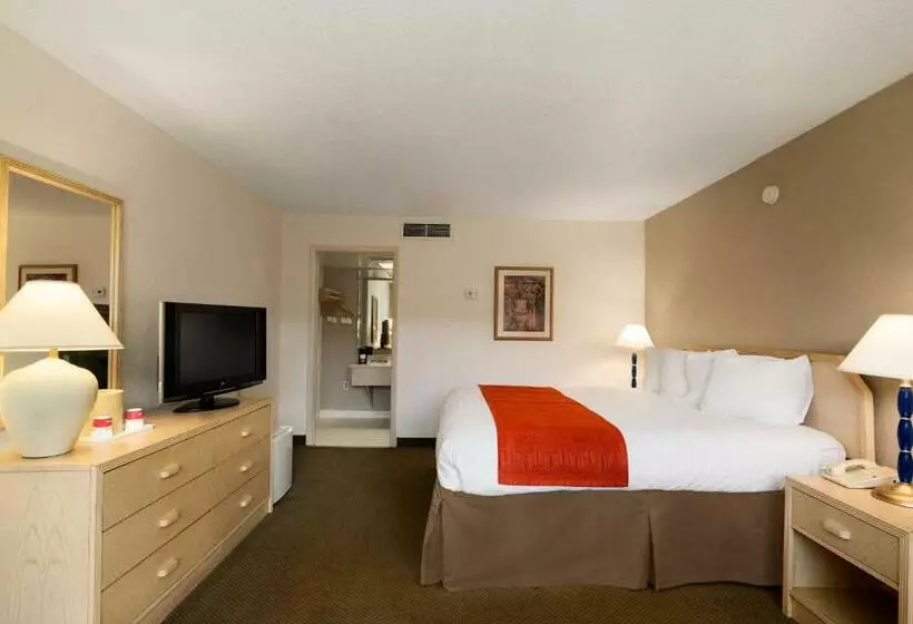 اتاق استاندارد اینتریور, Ramada By Wyndham Kissimmee Gateway   Free Theme Park Shuttle