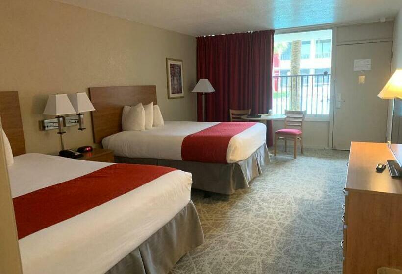 חדר סופריור נוף לבריכה, Ramada By Wyndham Kissimmee Gateway   Free Theme Park Shuttle