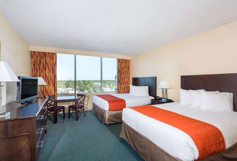 장애인용 디럭스룸, Ramada By Wyndham Kissimmee Gateway   Free Theme Park Shuttle