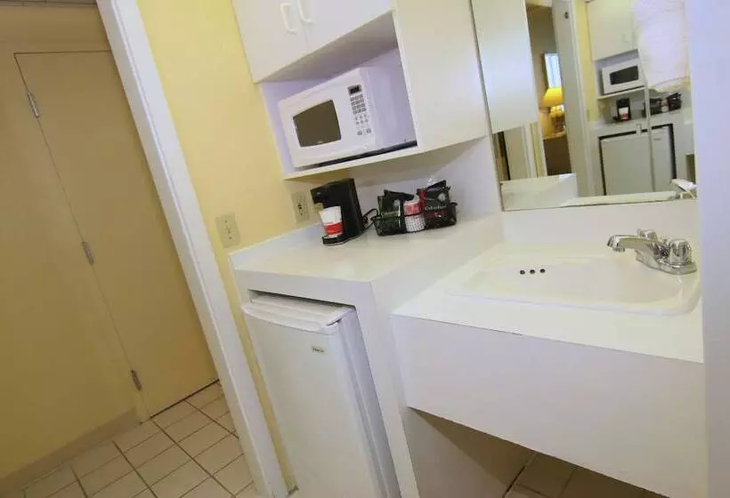 اتاق لوکس, Ramada By Wyndham Kissimmee Gateway   Free Theme Park Shuttle