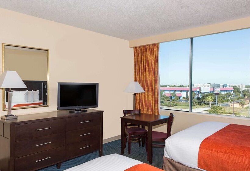 חדר דלוקס, Ramada By Wyndham Kissimmee Gateway   Free Theme Park Shuttle