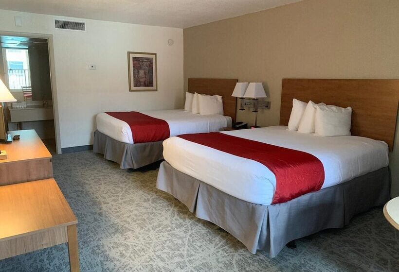 수피리어 룸 풀장 전망, Ramada By Wyndham Kissimmee Gateway   Free Theme Park Shuttle