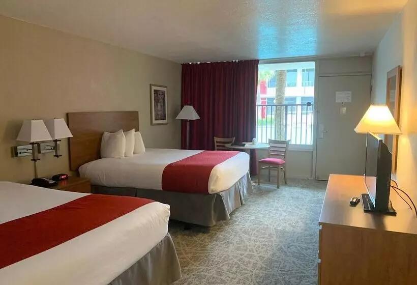 اتاق سوپریور با چشم‌انداز استخر, Ramada By Wyndham Kissimmee Gateway   Free Theme Park Shuttle