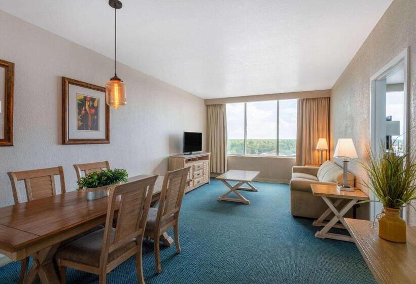 디럭스 스위트 킹 침대, Ramada By Wyndham Kissimmee Gateway   Free Theme Park Shuttle