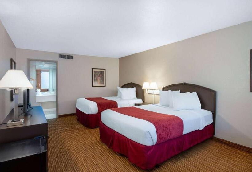 חדר סטנדרט פנימי, Ramada By Wyndham Kissimmee Gateway   Free Theme Park Shuttle