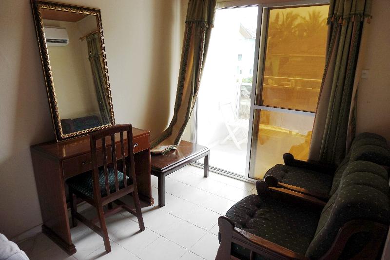 비즈니스룸, Ramada By Wyndham Kissimmee Gateway   Free Theme Park Shuttle