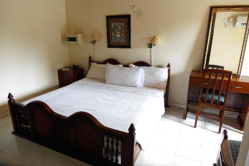 비즈니스룸, Ramada By Wyndham Kissimmee Gateway   Free Theme Park Shuttle