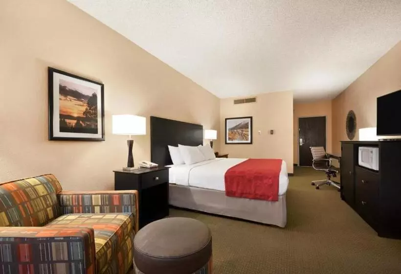 اتاق استاندارد با تخت بزرگ برای معلولان, Red Lion Hotel Gillette