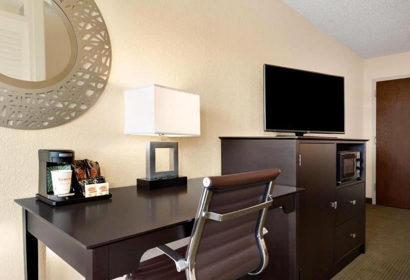 غرفة قياسية سرير كينج لذوى الإحتياجات الخاصة, Red Lion Hotel Gillette