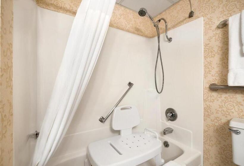 غرفة قياسية سرير كينج لذوى الإحتياجات الخاصة, Red Lion Hotel Gillette