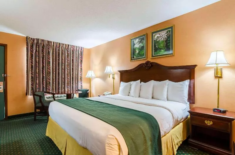 اتاق استاندارد با تخت دو نفره بزرگ, Red Lion Hotel Gillette