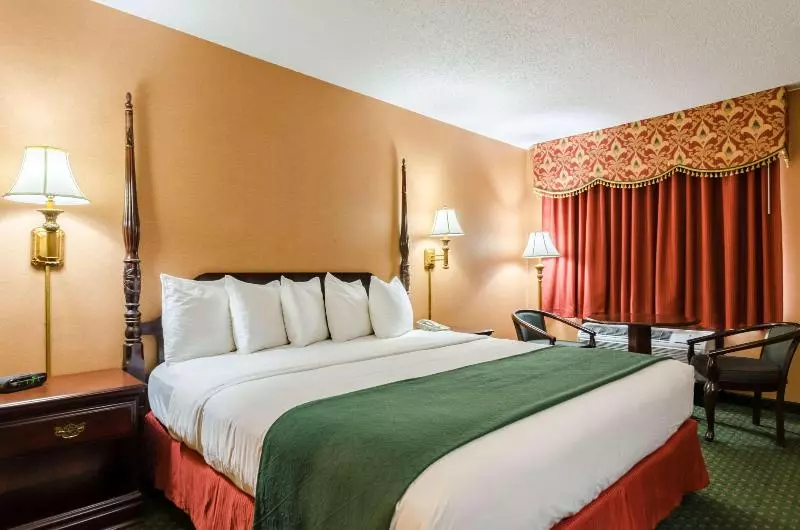 اتاق استاندارد با تخت دو نفره بزرگ, Red Lion Hotel Gillette