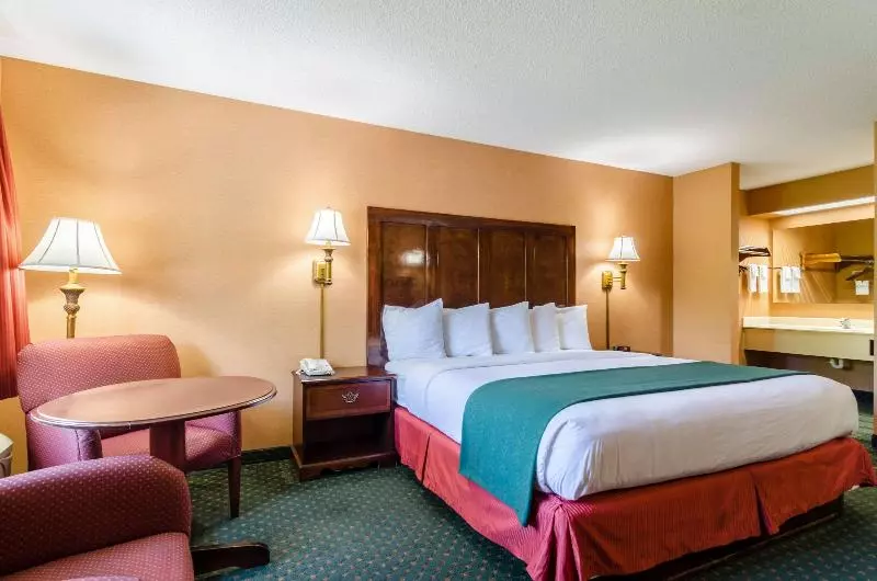 اتاق استاندارد با تخت دو نفره بزرگ, Red Lion Hotel Gillette