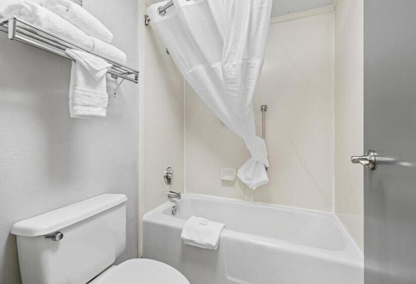 キングサイズベッドのスタンダードルーム, Red Lion Inn & Suites Deschutes River   Bend