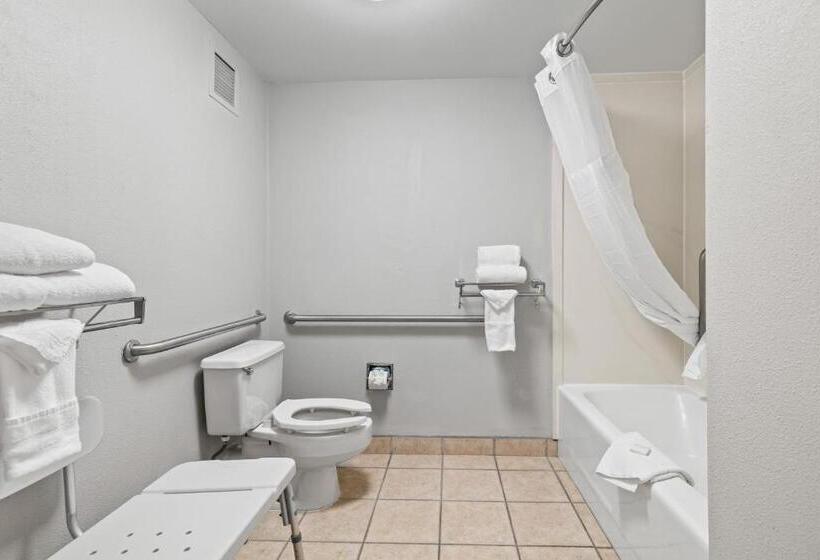 身障者適用キングサイズベッドルーム, Red Lion Inn & Suites Deschutes River   Bend