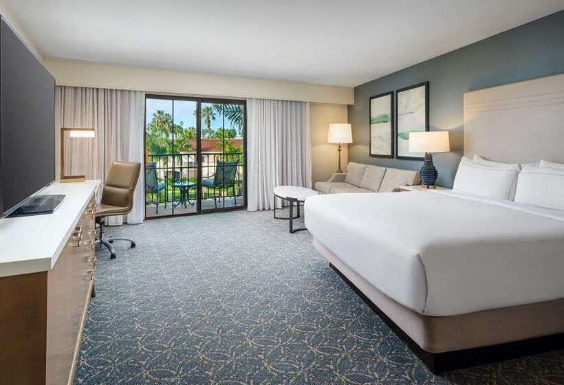 Номер Стандарт Кровать Кинг Адаптированный для Инвалидов, The Singer Oceanfront Resort, Curio Collection By Hilton