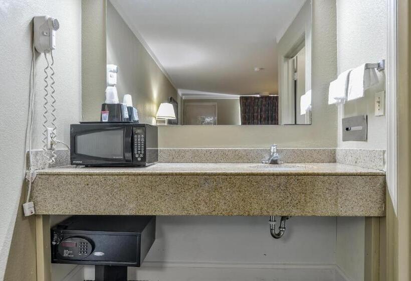 キングサイズベッドのスタンダードルーム, Wake Inn