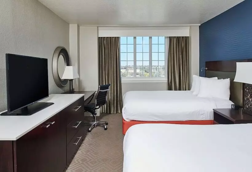 اتاق استاندارد با 2 تخت دوبل, Alex Johnson Rapid City Curio Collection By Hilton