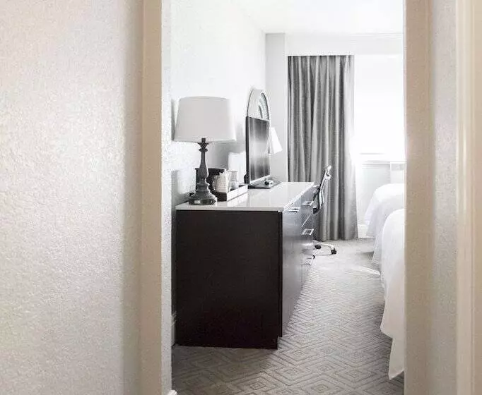 اتاق استاندارد با 2 تخت دوبل, Alex Johnson Rapid City Curio Collection By Hilton