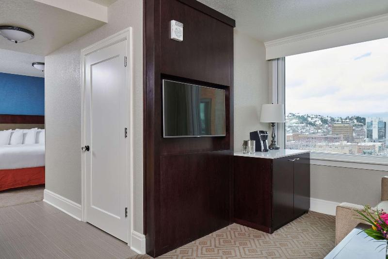 מיטת קינג בסוויטה, Alex Johnson Rapid City Curio Collection By Hilton