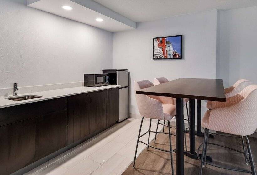 장애인을 위한 스위트, Best Western Premier Richmond City Gateway