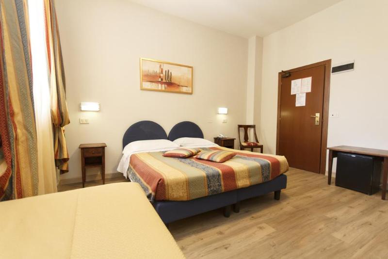 חדר סטנדרט עם מיטת קינג, Days Inn By Wyndham Durham/near Duke University