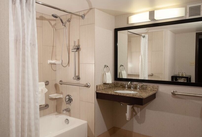 身障者適用スタンダードルーム, Doubletree By Hilton Hotel Cleveland Downtown   Lakeside