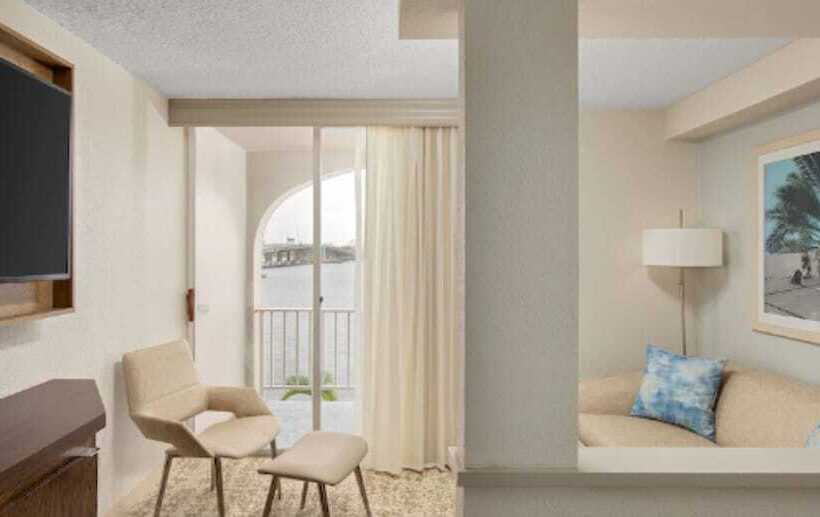 Люкс с Балконом, Fairfield Inn And Suites By Marriott Palm Beach