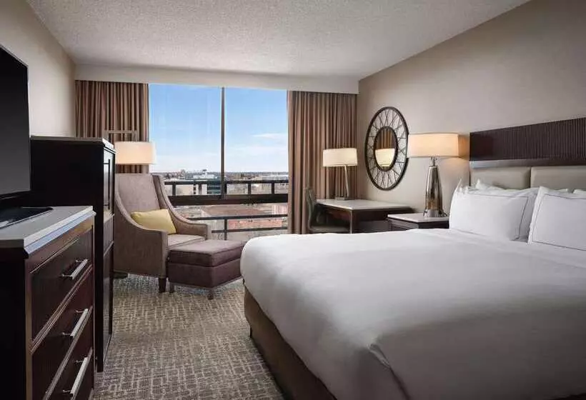 اتاق استاندارد با تخت بزرگ, Hilton Fort Collins
