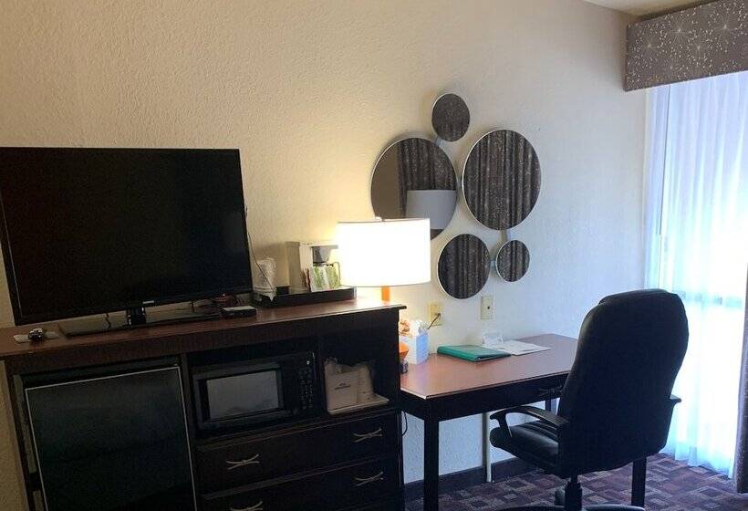 غرفه قياسيه سريرين مزدوجين, Howard Johnson By Wyndham Oklahoma City Okc Airport, Fairgrounds, I40