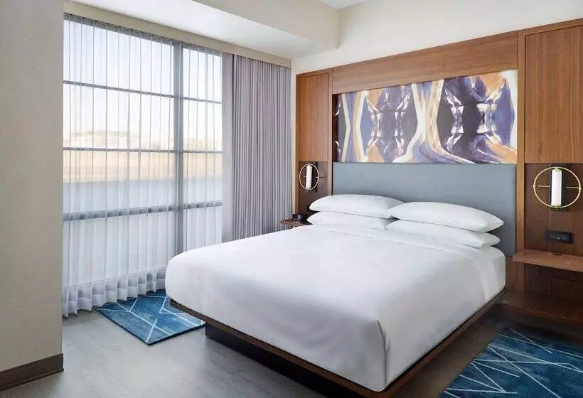 سوئیت کلاب, Marriott Knoxville Downtown
