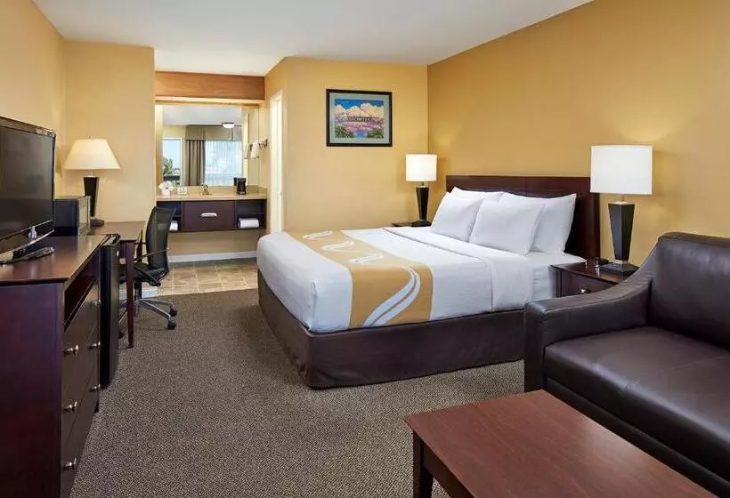 身障者適用キングサイズベッドルーム, Comfort Inn Encinitas Near Legoland