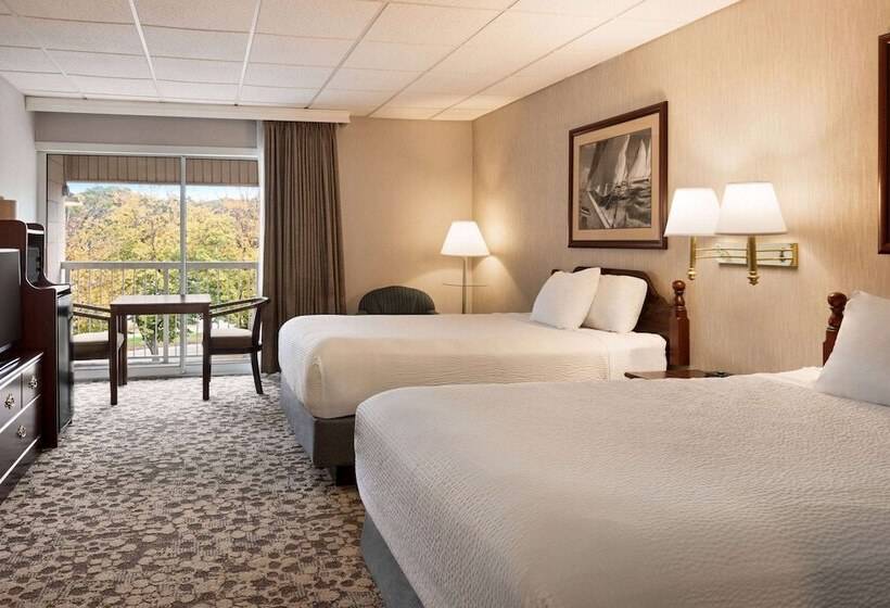 ２ダブルベッドのスタンダードルーム, Ramada Plaza By Wyndham Portland