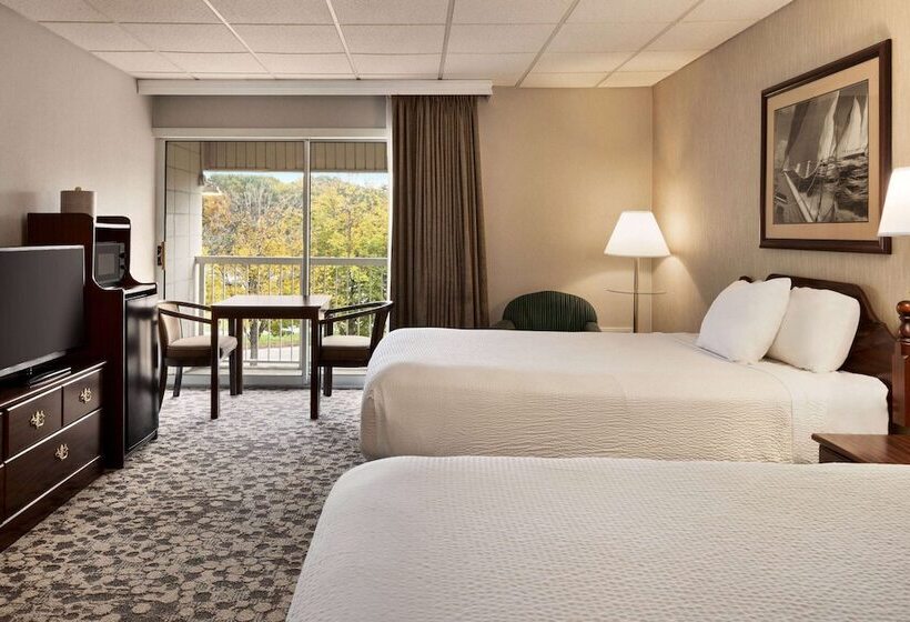 ２ダブルベッドのスタンダードルーム, Ramada Plaza By Wyndham Portland