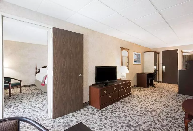سوییت, Ramada Plaza By Wyndham Portland