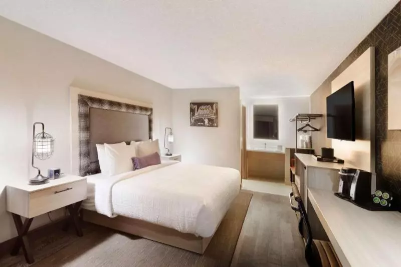 اتاق استاندارد با تخت بزرگ, Super 8 By Wyndham Meadow Wood Courtyard